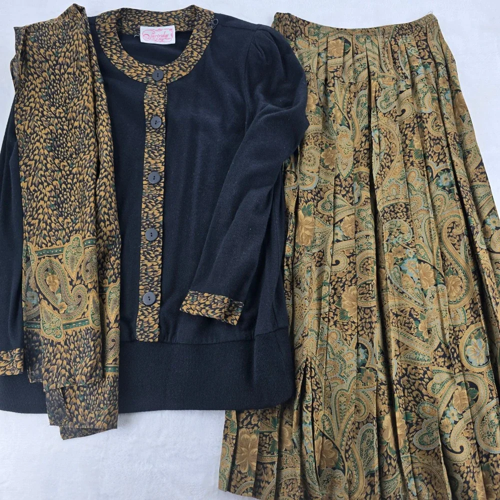Partridge in a Pear Tree‎ Skirt Set Womens M/L 3pc Skirt Black Gold Paisley Knit